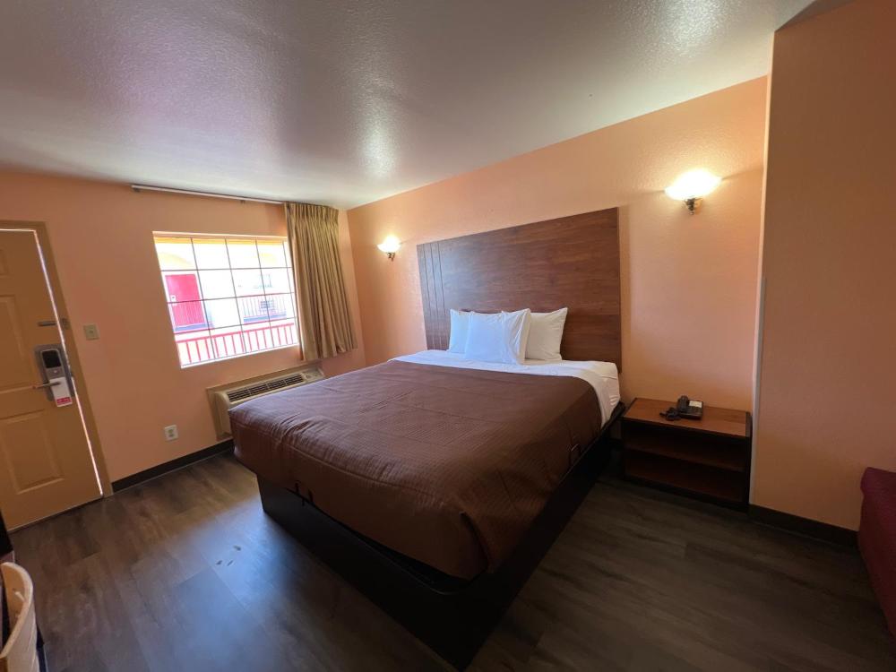 King Room - Smoking interior
